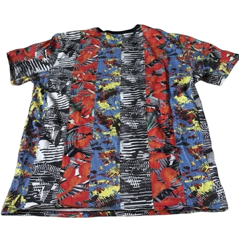 Nike Sportswear Miami Wynwood Print T-Shirt Size Medium - Picture 3 of 7